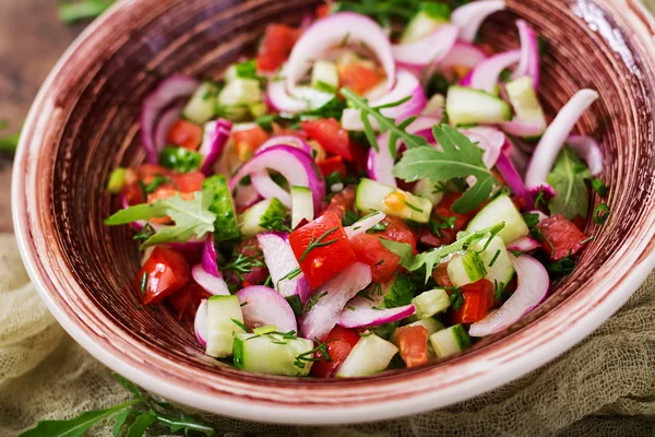 Domates, salatalık ve soğan salata — Stok fotoğraf