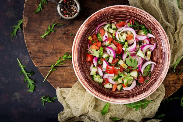 Sallad med svartpeppar och ruccola — Stockfoto