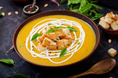 Balkabağı çorbası.