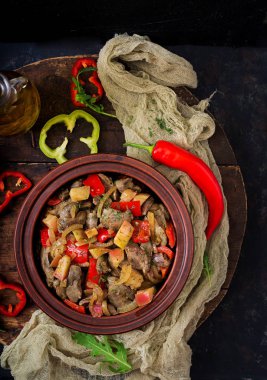 ile sebze kızarmış tavuk karaciğer