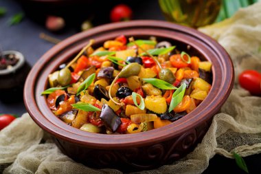 Sıcak baharatlı güveç caponata