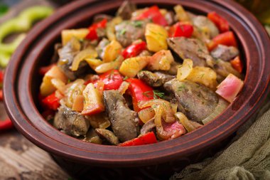 ile sebze kızarmış tavuk karaciğer