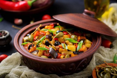Sıcak baharatlı güveç caponata