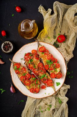 Fırında patlıcan mozzarella ve domates ile