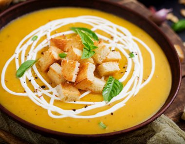 Balkabağı çorbası.