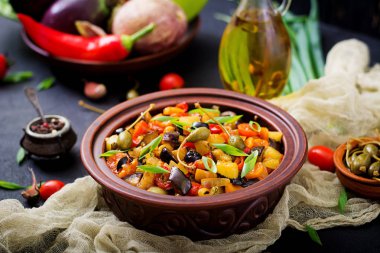 Sıcak baharatlı güveç caponata