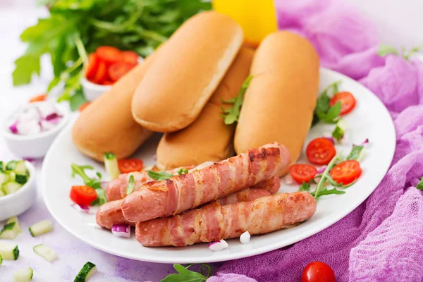 Hotdogs mit Würstchen — Stockfoto