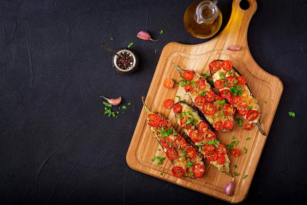 Fırında patlıcan mozzarella ve domates ile