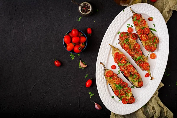 Vinete coapte cu mozzarella și roșii — Fotografie, imagine de stoc