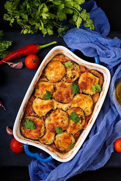 Traditioneller italienischer Auberginenauflauf — Stockfoto