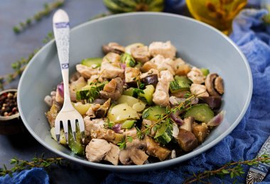 kabak ve kase mantarlı tavuk fileto