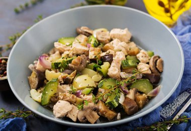 kabak ve kase mantarlı tavuk fileto