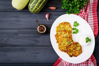 Kabak krep beyaz plaka üzerinde 