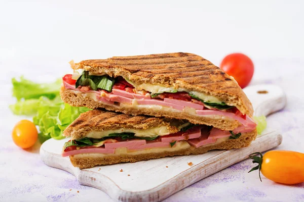 Panini Club sandwich z szynką — Zdjęcie stockowe