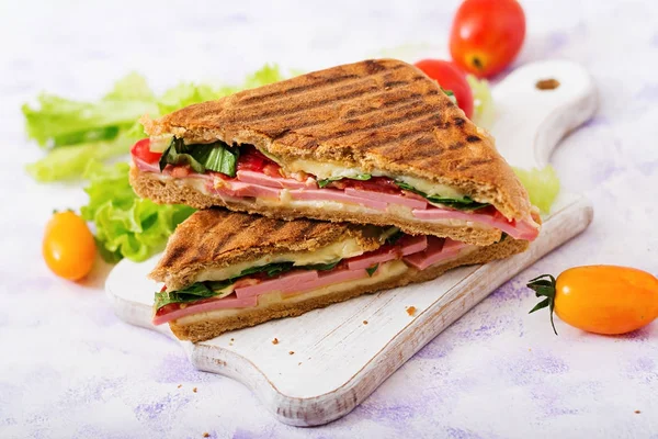Clube panini sanduíche com presunto — Fotografia de Stock