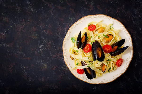 Fettuccine pasta met mosselen — Stockfoto