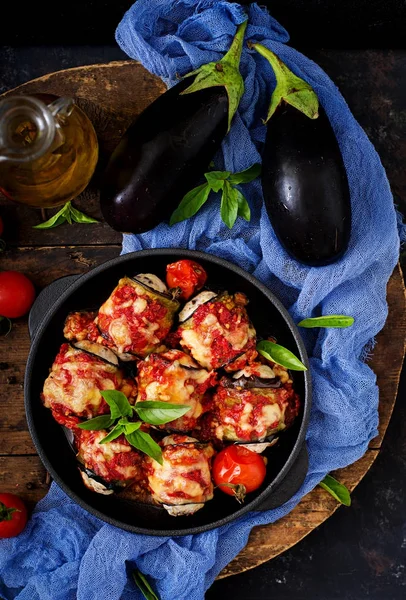 Panini di melanzane con carne in salsa di pomodoro — Foto Stock