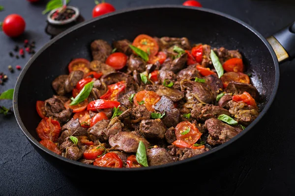 Chicken liver with tomatoes in frying pan — Stock Photo, Image