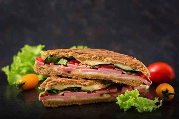 Panini Club sandwich z szynką — Zdjęcie stockowe