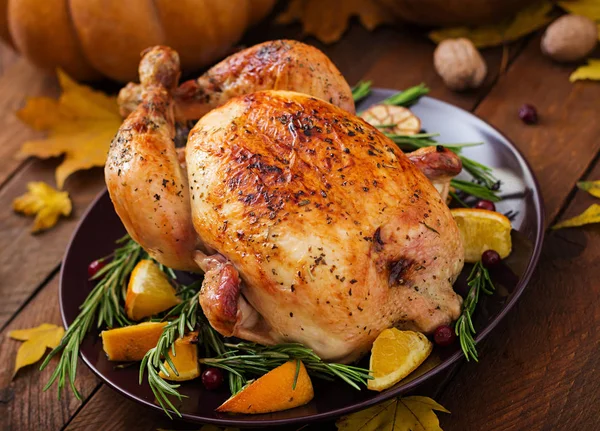 Roasted turkey garnished with sliced orange — Stock Photo, Image