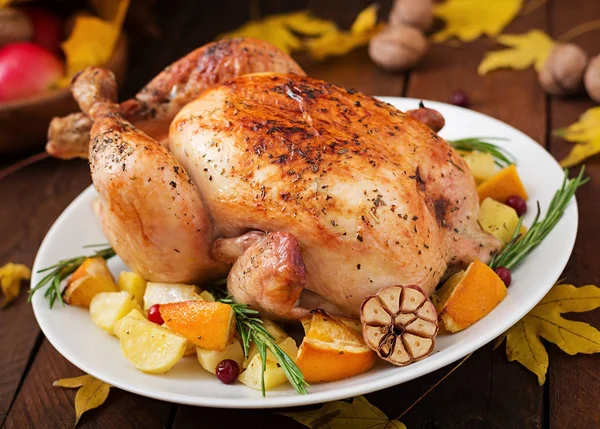 Roasted turkey garnished with sliced orange — Stock Photo, Image