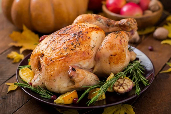 Roasted turkey garnished with sliced orange — Stock Photo, Image