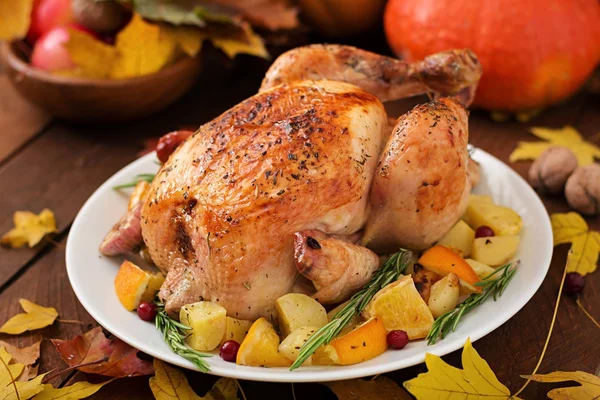 Roasted turkey garnished with sliced orange — Stock Photo, Image
