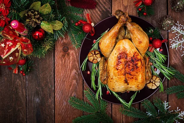 Mesa de Navidad con pavo al horno — Foto de Stock