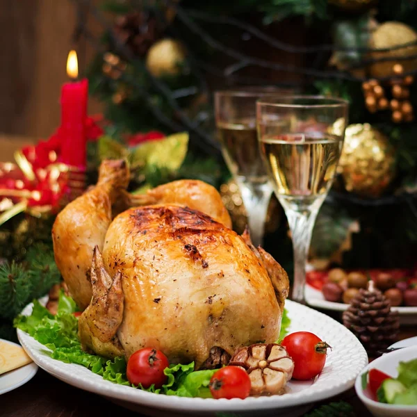 Mesa de Navidad servida con pavo — Foto de Stock