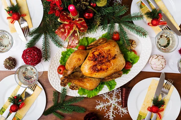 Mesa de Navidad servida con pavo — Foto de Stock