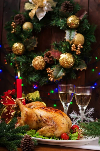 Tavola di Natale servita con tacchino — Foto Stock