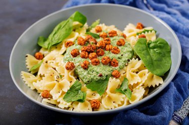 Vegan Farfalle makarna ıspanak ile
