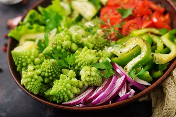 A friss zöldségek és Káposzta saláta — Stock Fotó