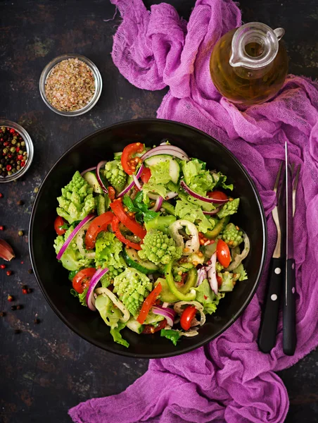 Salada de verduras e repolho — Fotografia de Stock