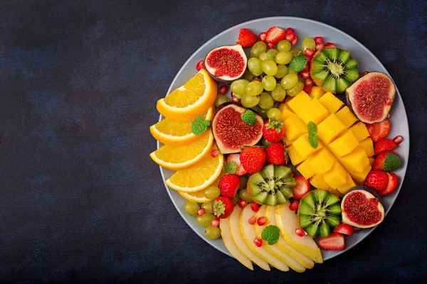 Fruits and berries platter — Stock Photo, Image