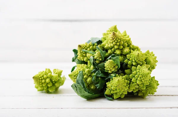 Káposzta romanesco elszigetelt — Stock Fotó