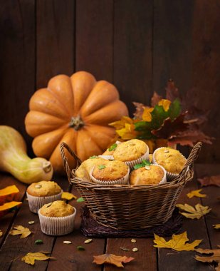 sepet ve ev yapımı kekler 