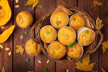 Kırmızı Muffin balkabağı ile