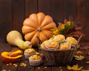 sepet ve ev yapımı kekler 