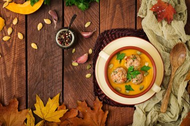 balkabağı çorbası köfte ile