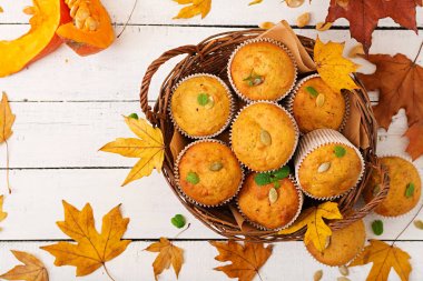 İştah açıcı ve kırmızı muffins 