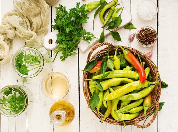 Zelené chilli papričky — Stock fotografie