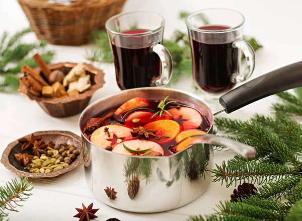 Pot Met Glühwein Kruiden Kerstmis Achtergrond — Stockfoto