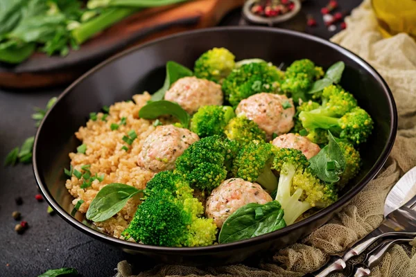 Bakad Köttbullar Kycklingfilé Med Garnering Quinoa Med Kokt Broccoli Skål — Stockfoto