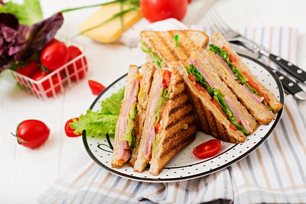 Sandwichs Club Avec Jambon Fromage Dans Assiette — Photo