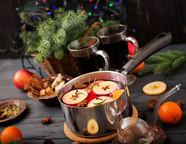 Pot Avec Vin Chaud Épices Sur Fond Noël — Photo