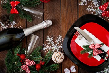 Geleneksel dishware dekore edilmiş Noel tablo