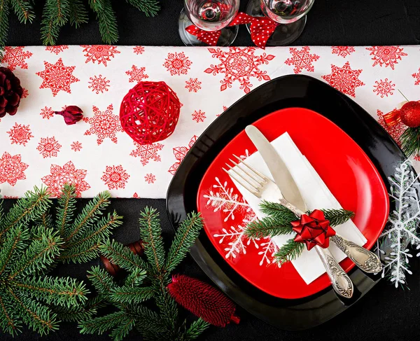Geleneksel dishware dekore edilmiş Noel tablo