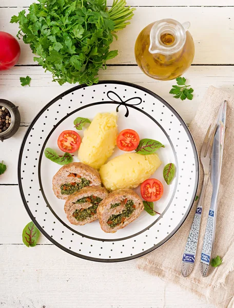 Roll Turkey Minced Meat Spinach Red Sweet Pepper Garnish Mashed — Stock Photo, Image