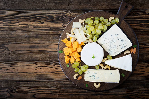 Sortiment Käse Camembert Dor Blu Brie Auf Holzgrund — Stockfoto